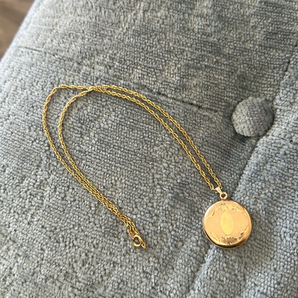 Vintage Jewelry - Vintage 12k gold filled locket necklace